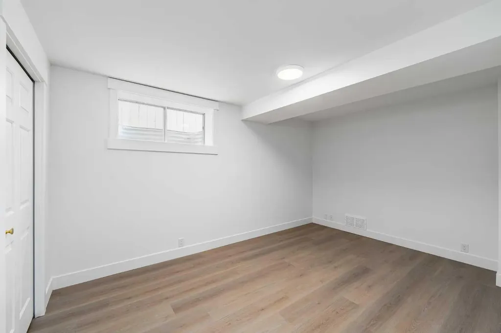 28 Sunlake Circle SE Calgary AB T2X 3J2