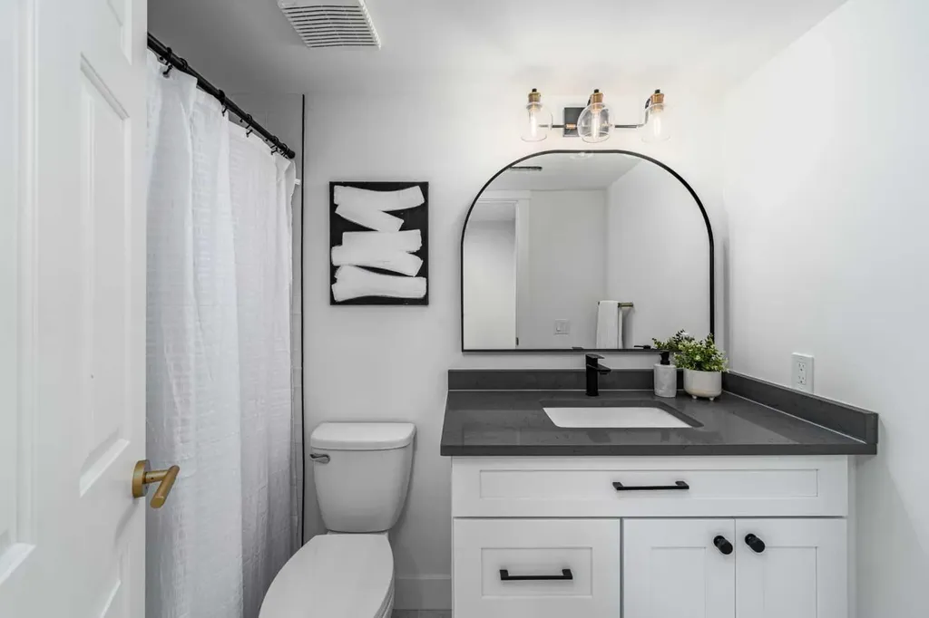28 Sunlake Circle SE Calgary AB T2X 3J2