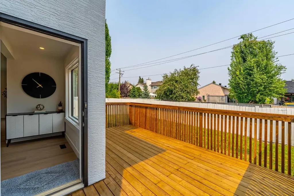 28 Sunlake Circle SE Calgary AB T2X 3J2