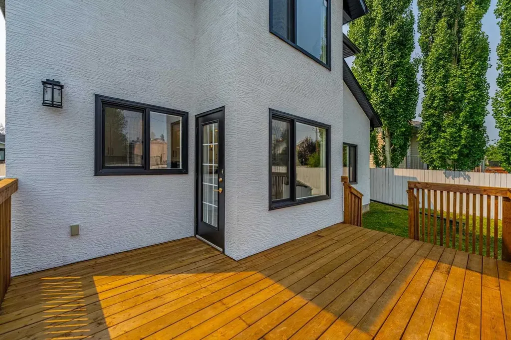 28 Sunlake Circle SE Calgary AB T2X 3J2