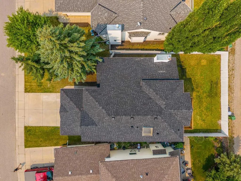28 Sunlake Circle SE Calgary AB T2X 3J2