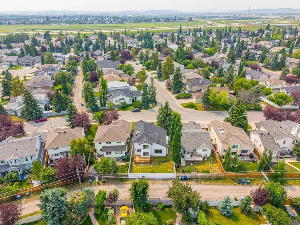 28 Sunlake Circle SE Calgary AB T2X 3J2