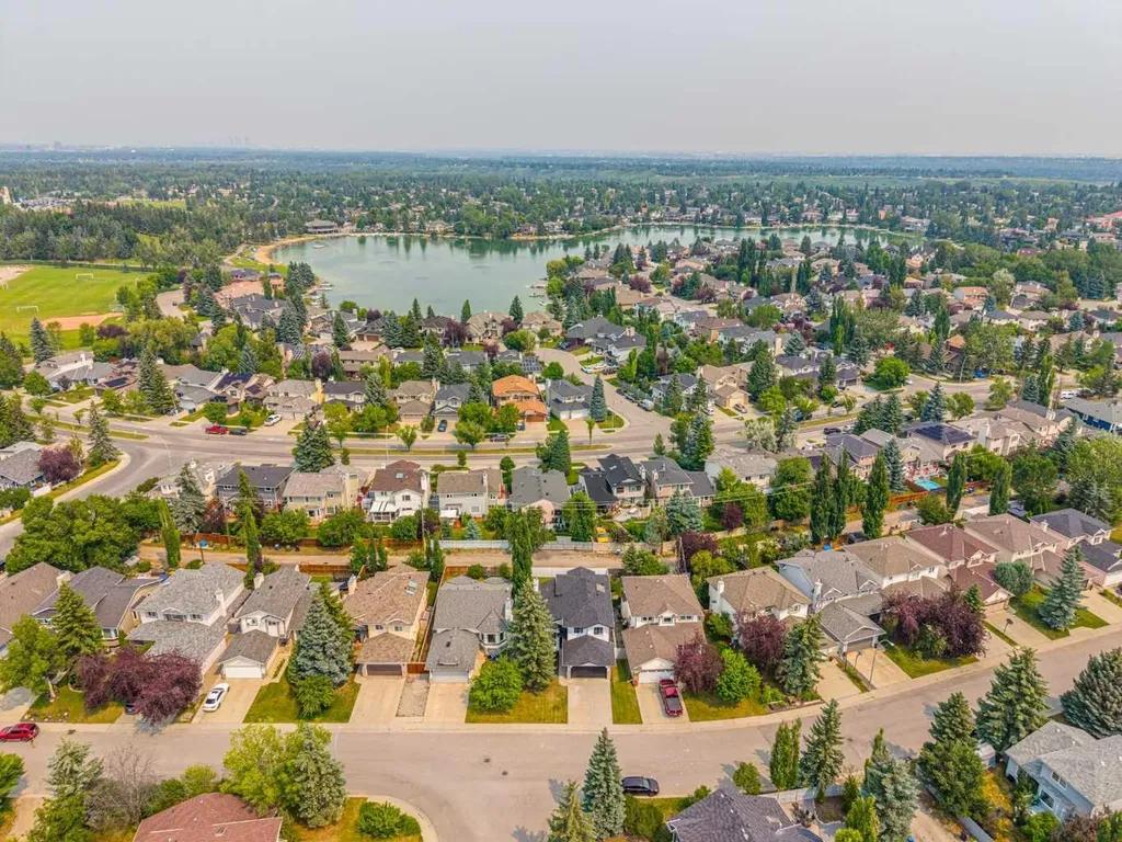 28 Sunlake Circle SE Calgary AB T2X 3J2