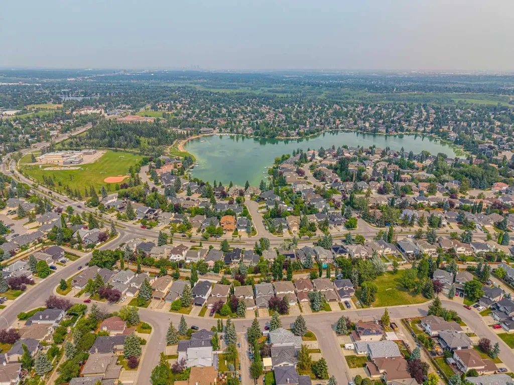28 Sunlake Circle SE Calgary AB T2X 3J2