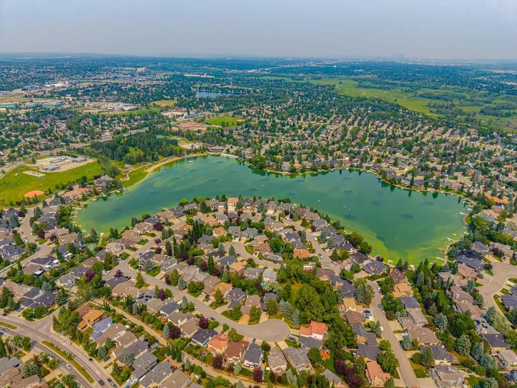28 Sunlake Circle SE Calgary AB T2X 3J2