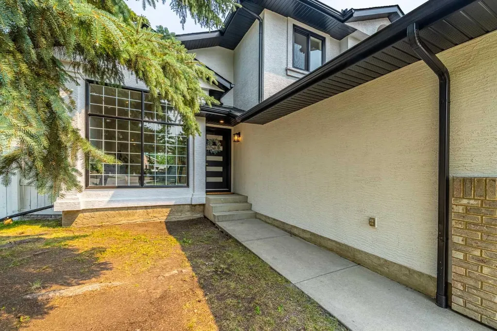 28 Sunlake Circle SE Calgary AB T2X 3J2