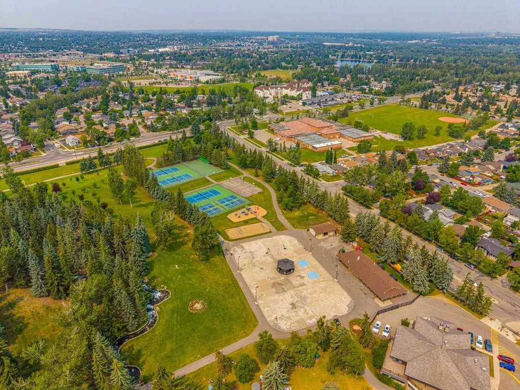 28 Sunlake Circle SE Calgary AB T2X 3J2