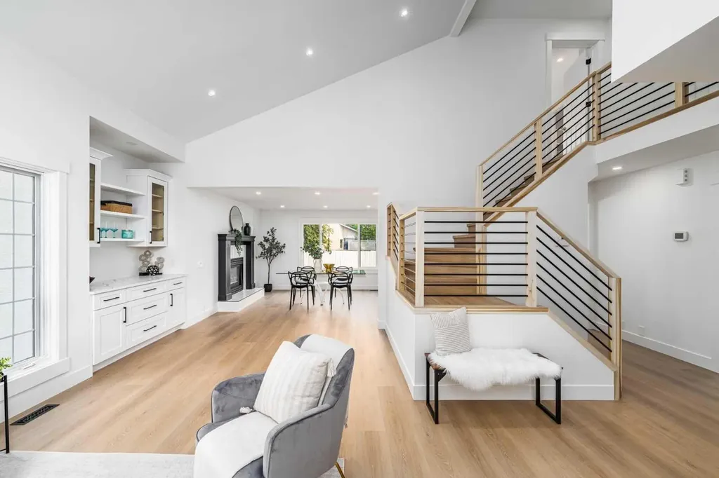 28 Sunlake Circle SE Calgary AB T2X 3J2