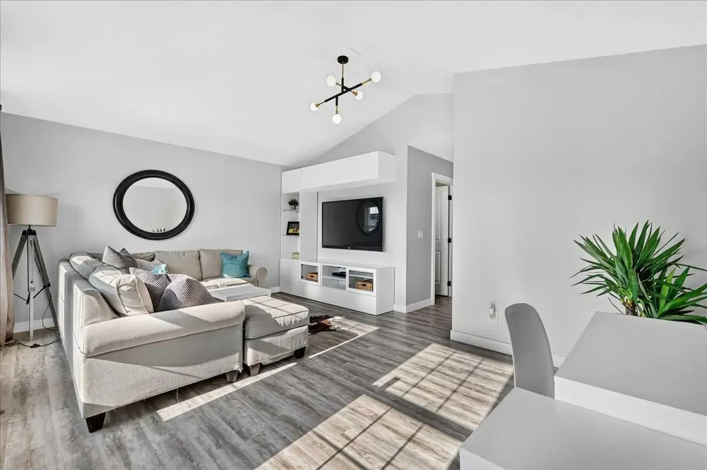 188 Belmont Terrace SW Calgary AB T2X 4H2