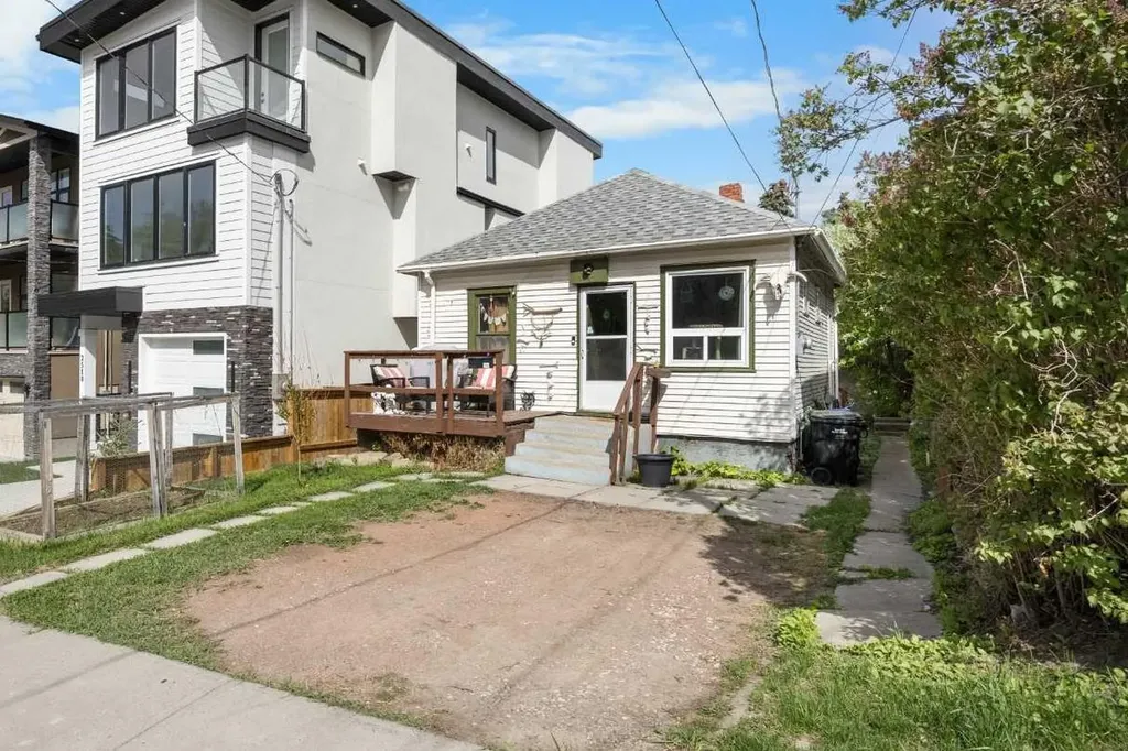 2520 16b Street SW Calgary AB T2T 4L9