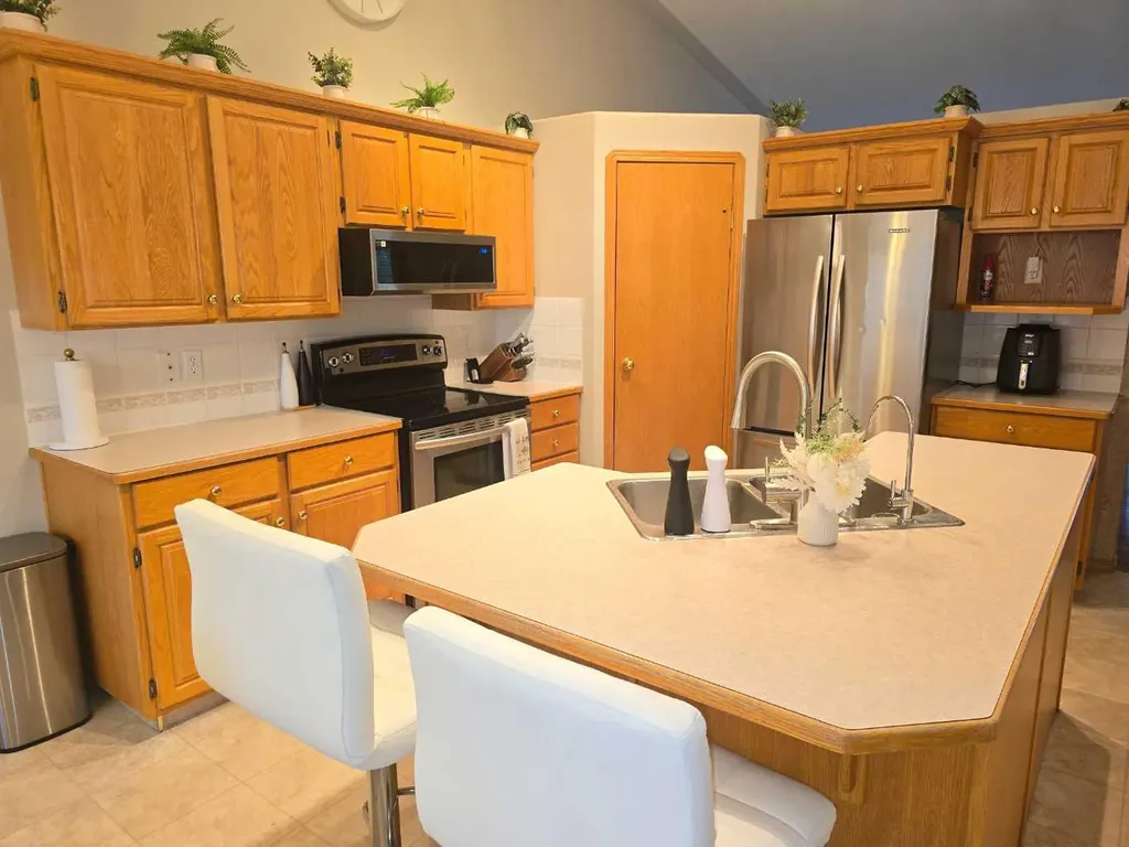 12 Archibald Crescent Red Deer AB T4R 2X3