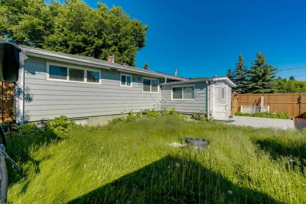 52 Fay Road SE Calgary AB T2H 1H4