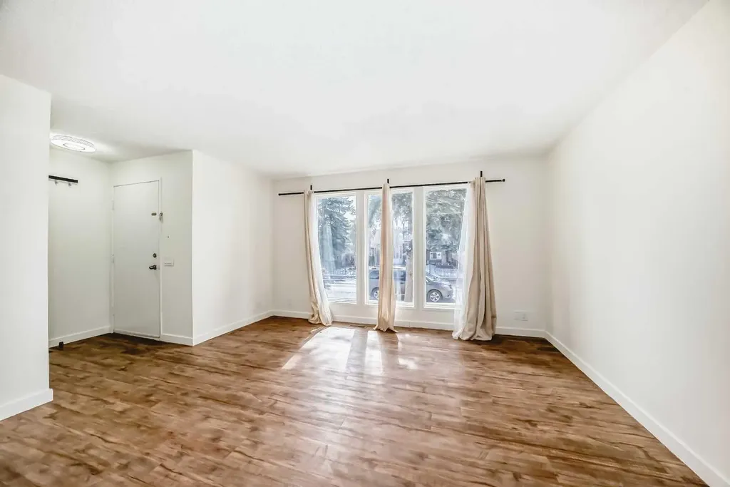 25 Erin Ridge Road SE Calgary AB T2B 2W2