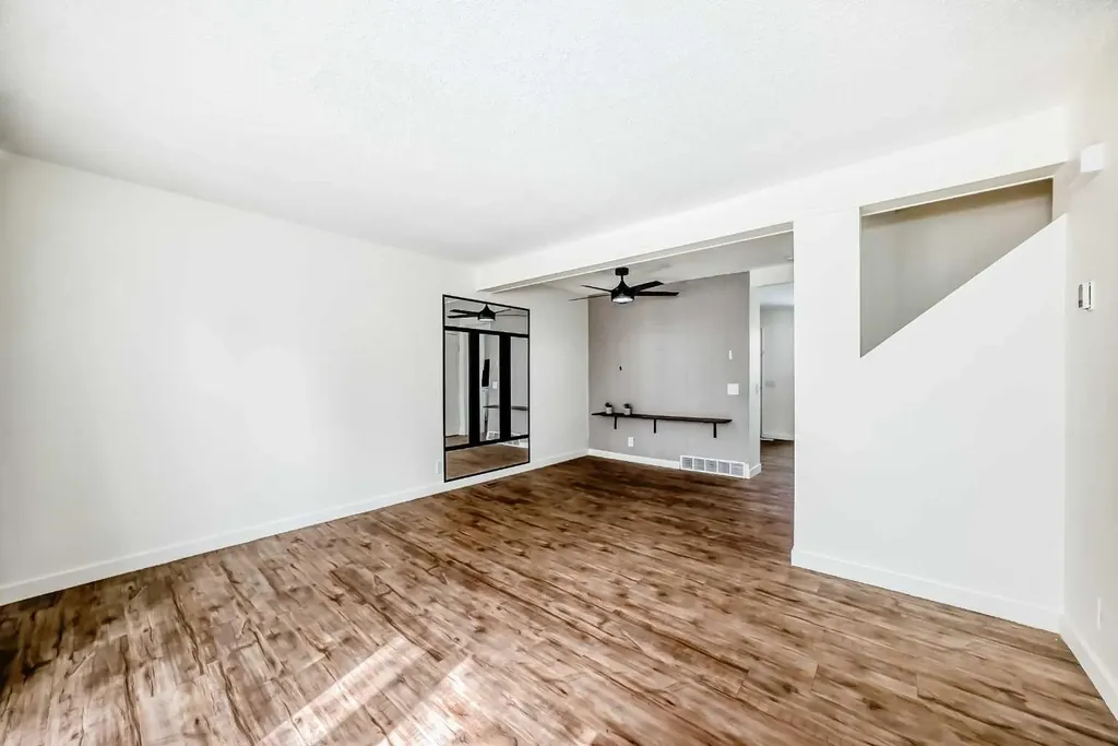 25 Erin Ridge Road SE Calgary AB T2B 2W2