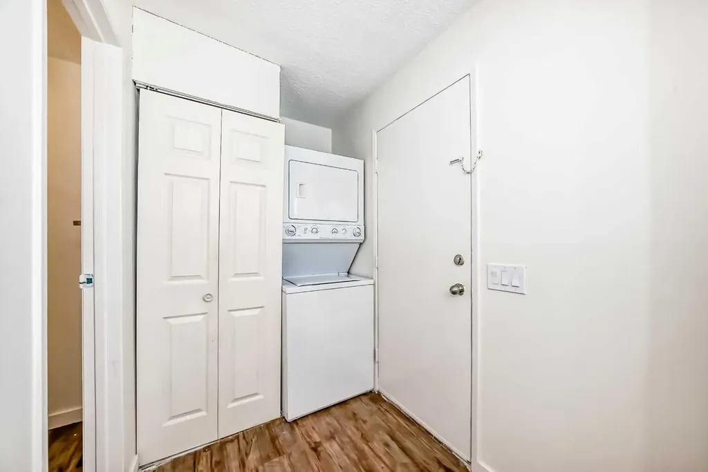 25 Erin Ridge Road SE Calgary AB T2B 2W2