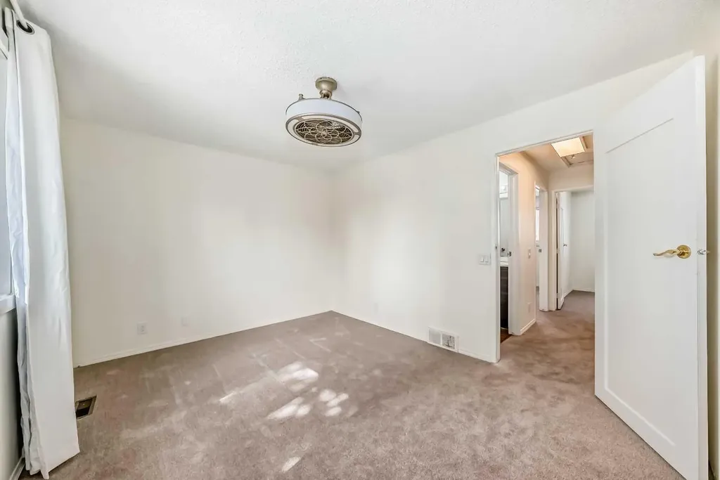25 Erin Ridge Road SE Calgary AB T2B 2W2