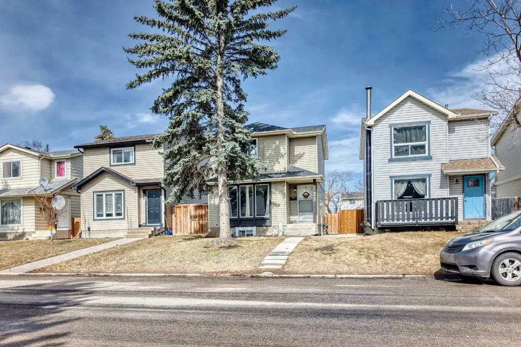 25 Erin Ridge Road SE Calgary AB T2B 2W2