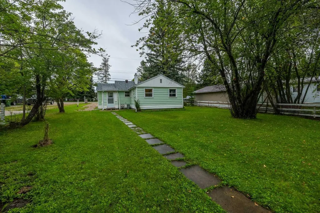 1510 63 Street Edson AB T7E 1S2