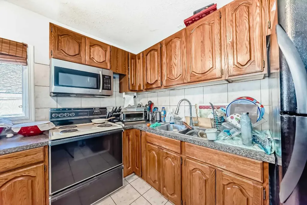 4004 7 Avenue SW Calgary AB t3c0e1