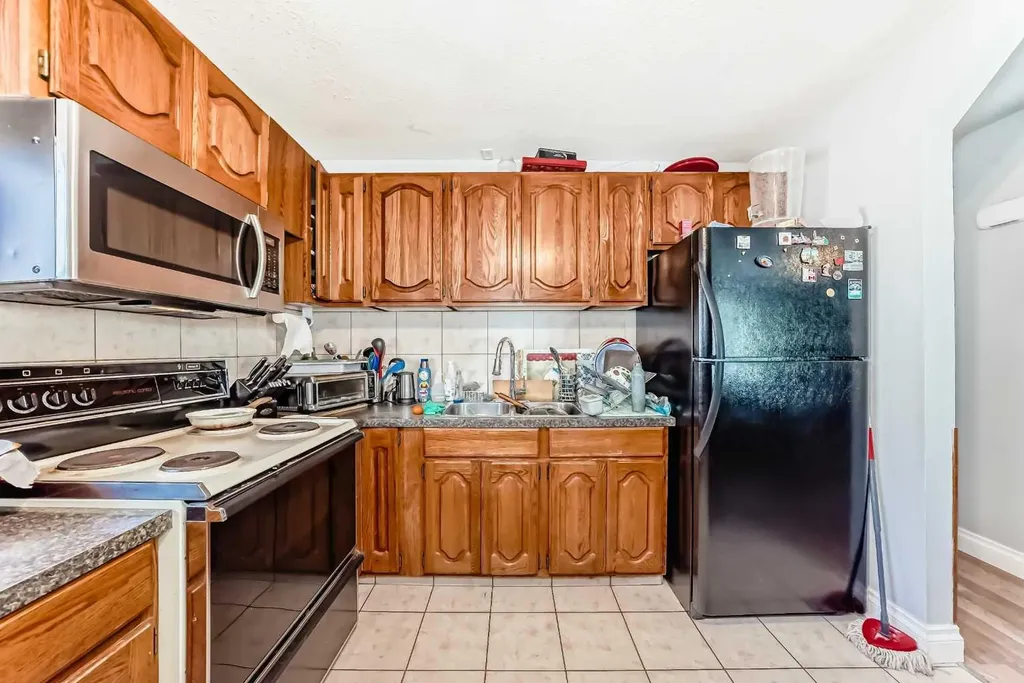 4004 7 Avenue SW Calgary AB t3c0e1