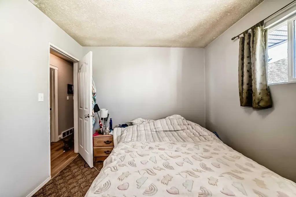 4004 7 Avenue SW Calgary AB t3c0e1