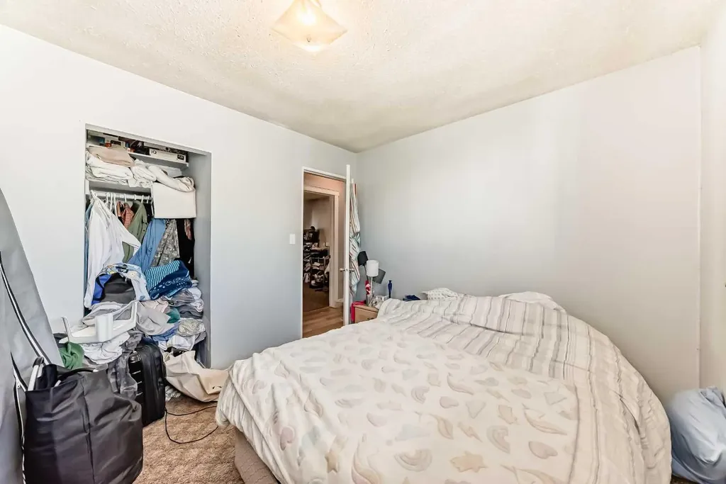 4004 7 Avenue SW Calgary AB t3c0e1