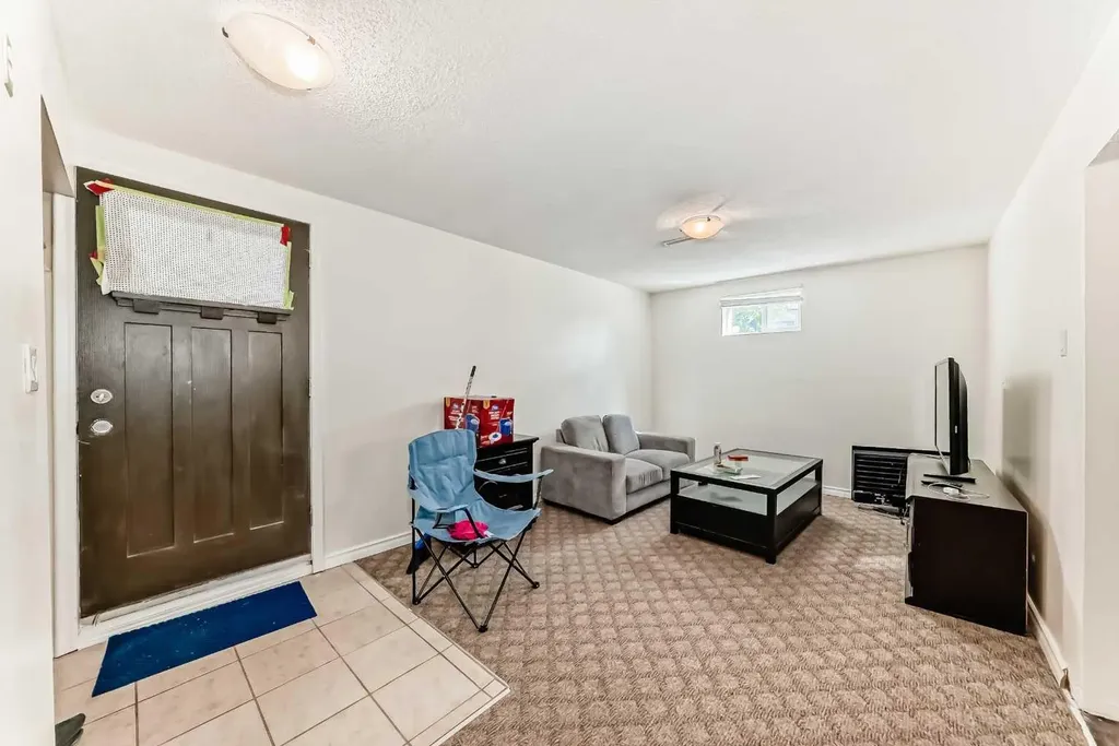 4004 7 Avenue SW Calgary AB t3c0e1