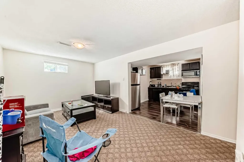 4004 7 Avenue SW Calgary AB t3c0e1