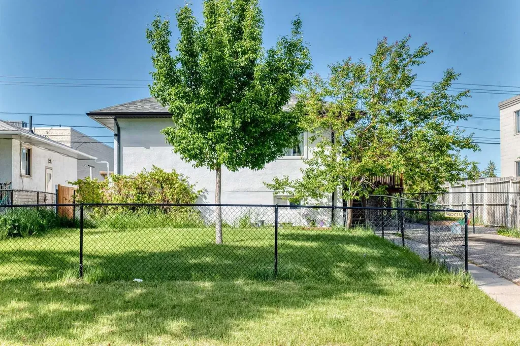 4004 7 Avenue SW Calgary AB t3c0e1