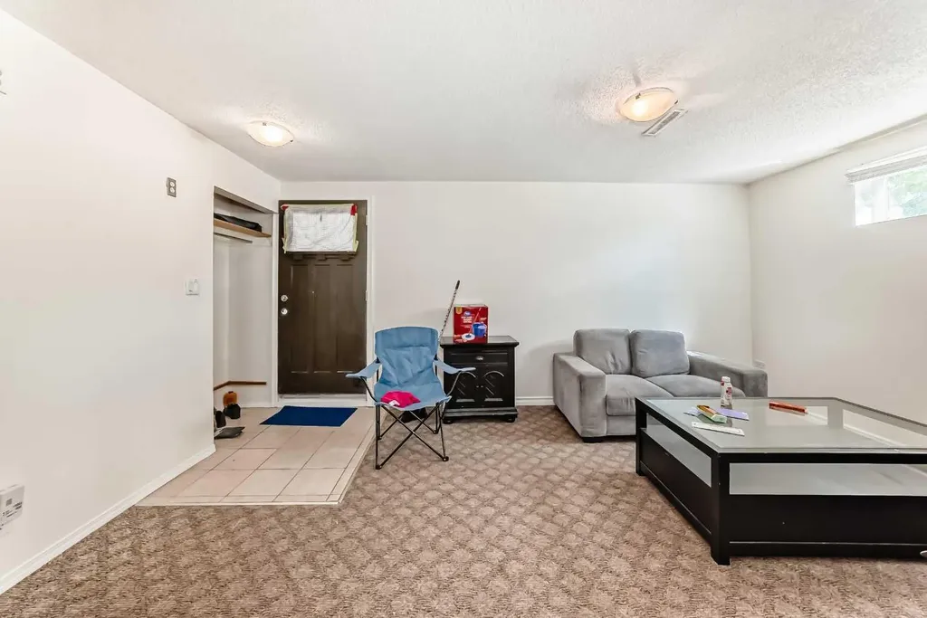 4004 7 Avenue SW Calgary AB t3c0e1