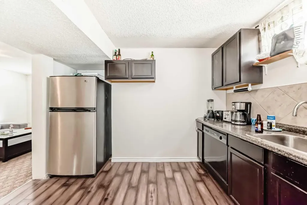4004 7 Avenue SW Calgary AB t3c0e1