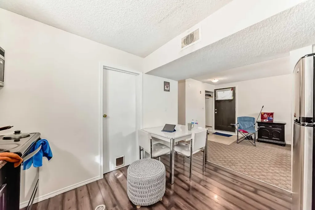 4004 7 Avenue SW Calgary AB t3c0e1