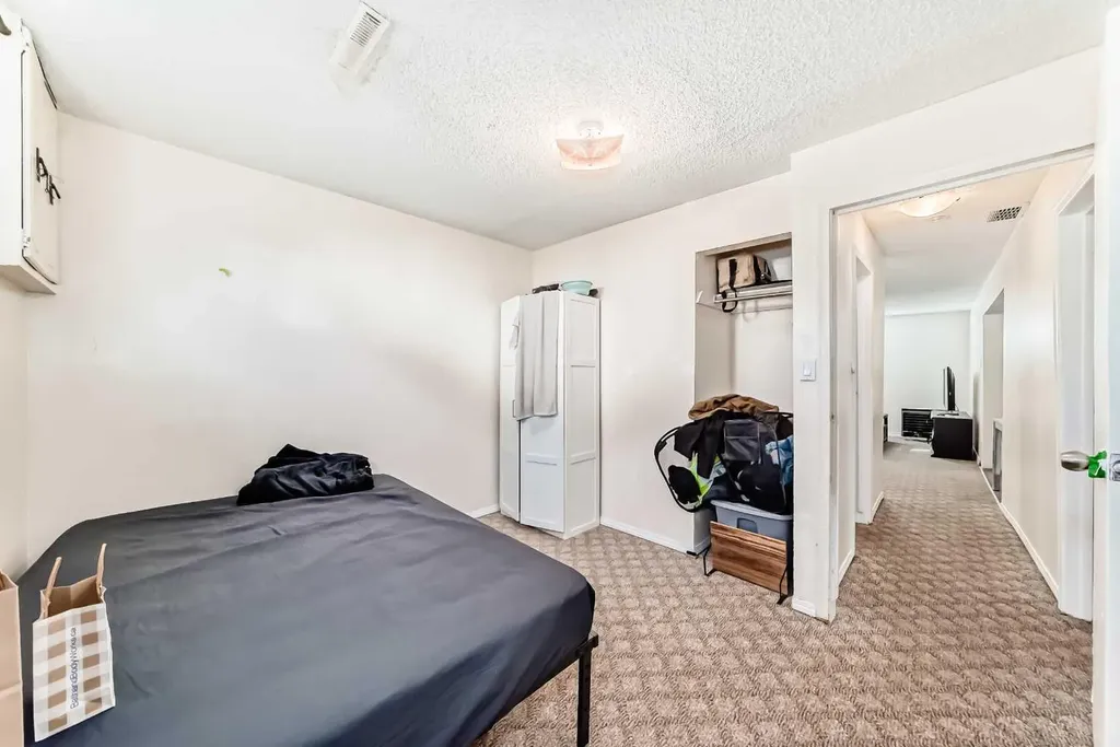 4004 7 Avenue SW Calgary AB t3c0e1