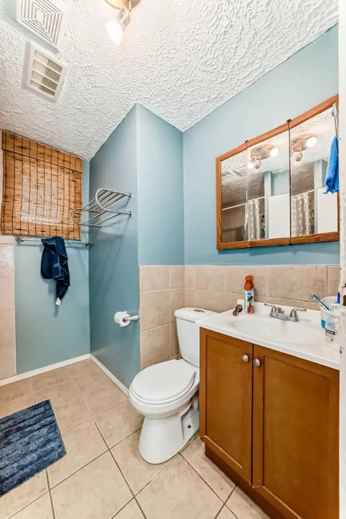 4004 7 Avenue SW Calgary AB t3c0e1