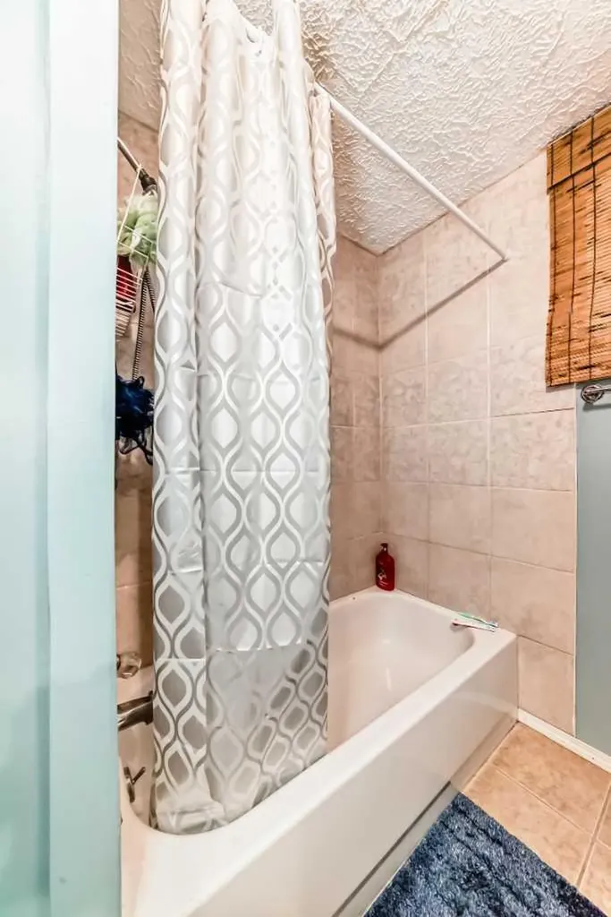 4004 7 Avenue SW Calgary AB t3c0e1