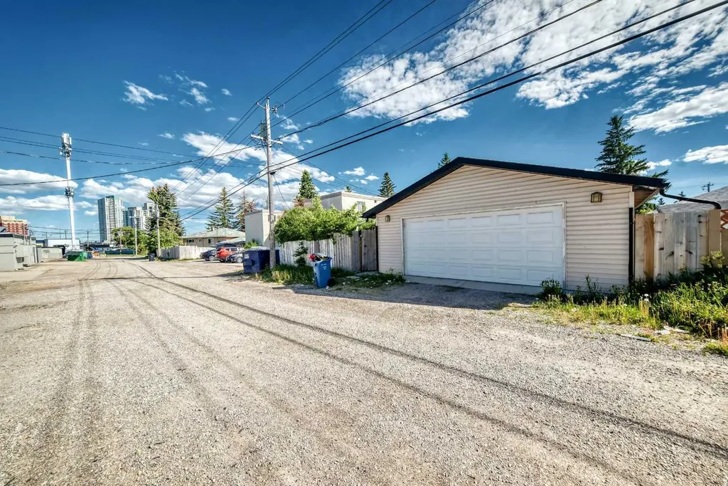 4004 7 Avenue SW Calgary AB t3c0e1