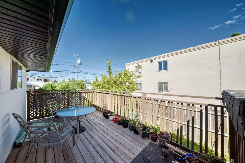 4004 7 Avenue SW Calgary AB t3c0e1