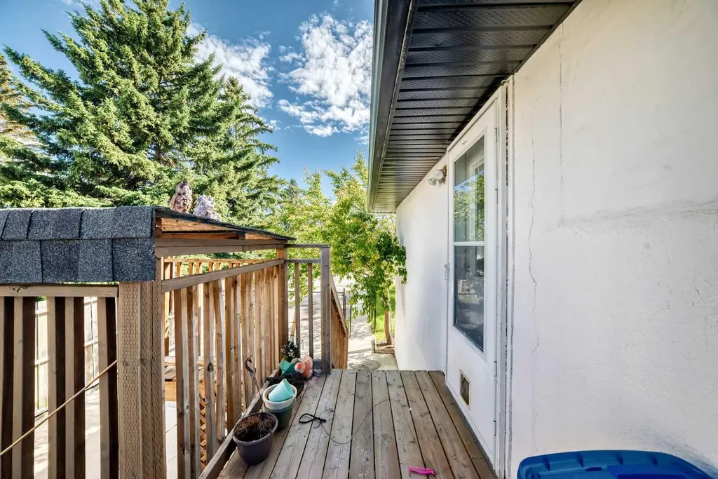 4004 7 Avenue SW Calgary AB t3c0e1