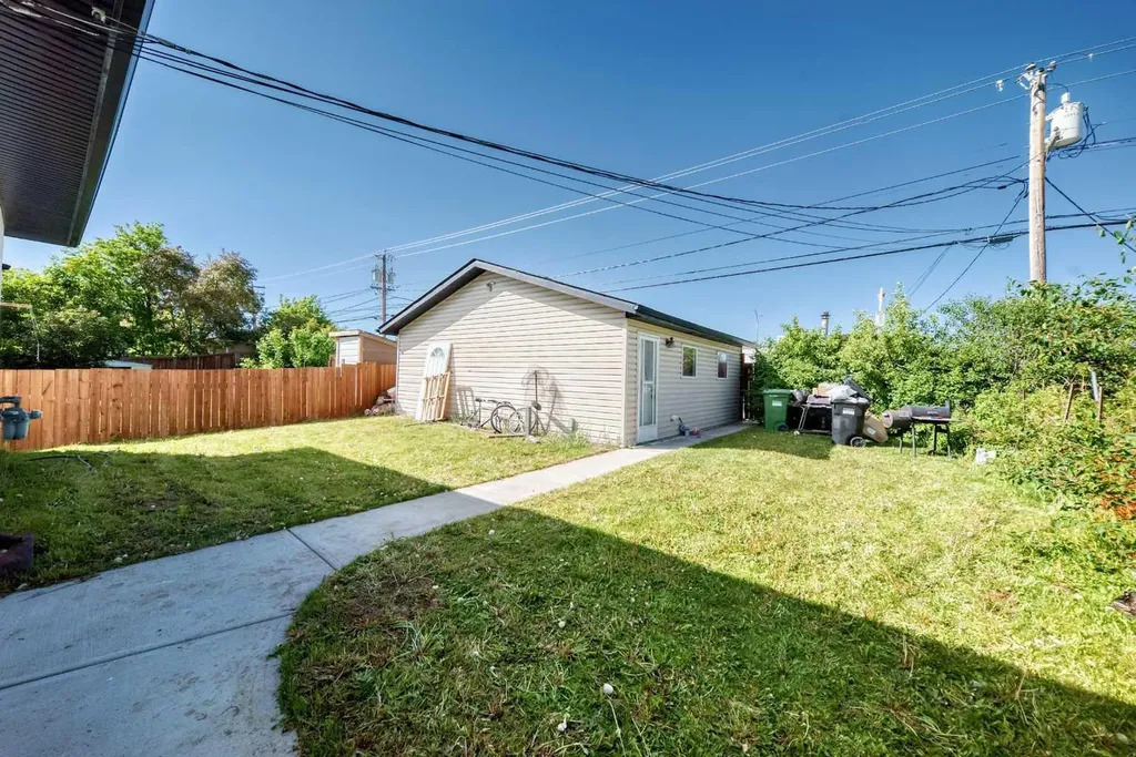 4004 7 Avenue SW Calgary AB t3c0e1