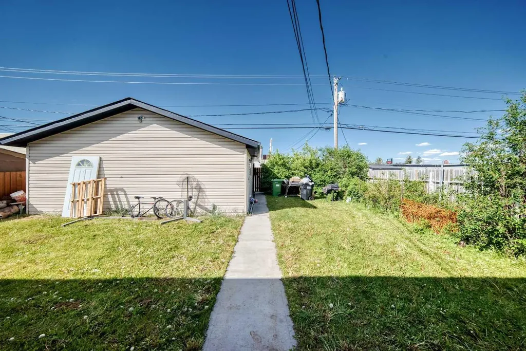 4004 7 Avenue SW Calgary AB t3c0e1