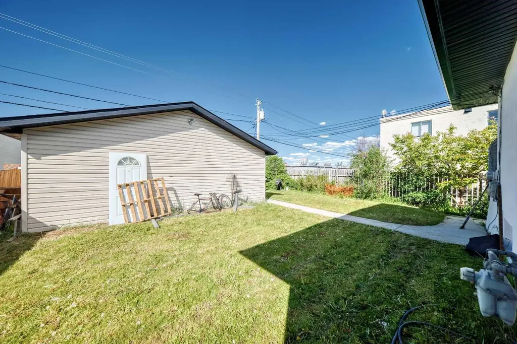 4004 7 Avenue SW Calgary AB t3c0e1