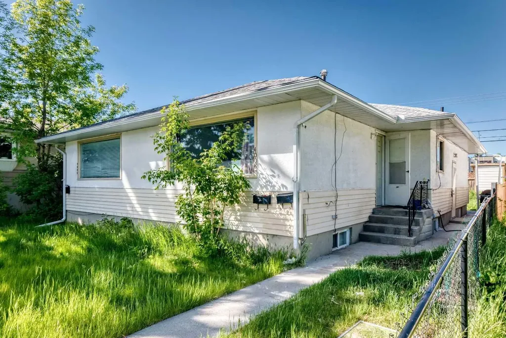4004 7 Avenue SW Calgary AB t3c0e1