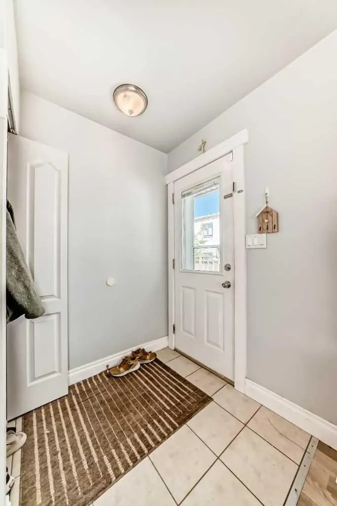 4004 7 Avenue SW Calgary AB t3c0e1