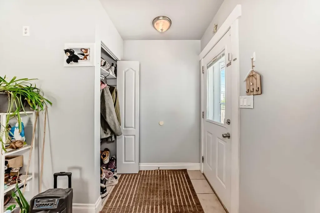 4004 7 Avenue SW Calgary AB t3c0e1