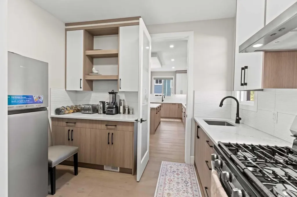 34 South Shore Bay Chestermere AB T1X 2S1