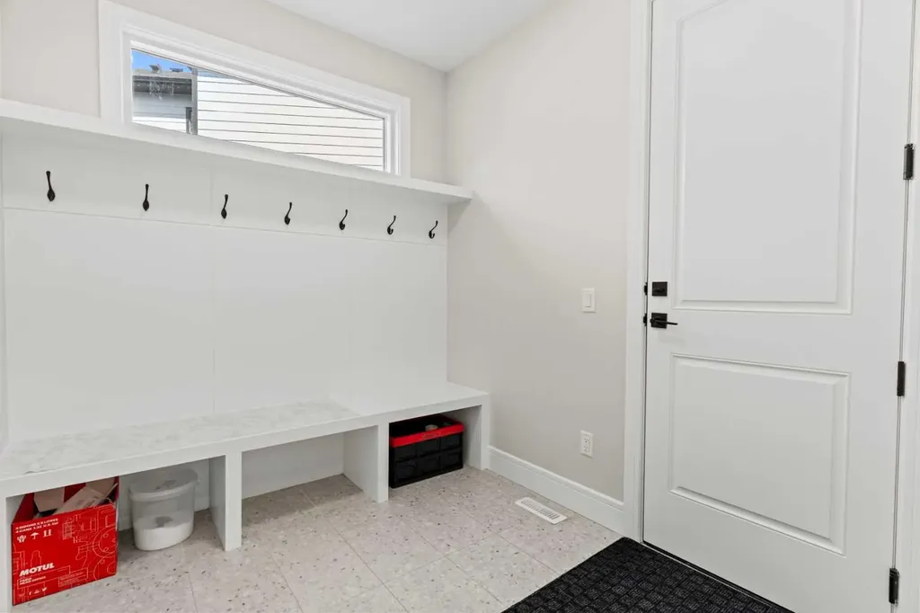 34 South Shore Bay Chestermere AB T1X 2S1