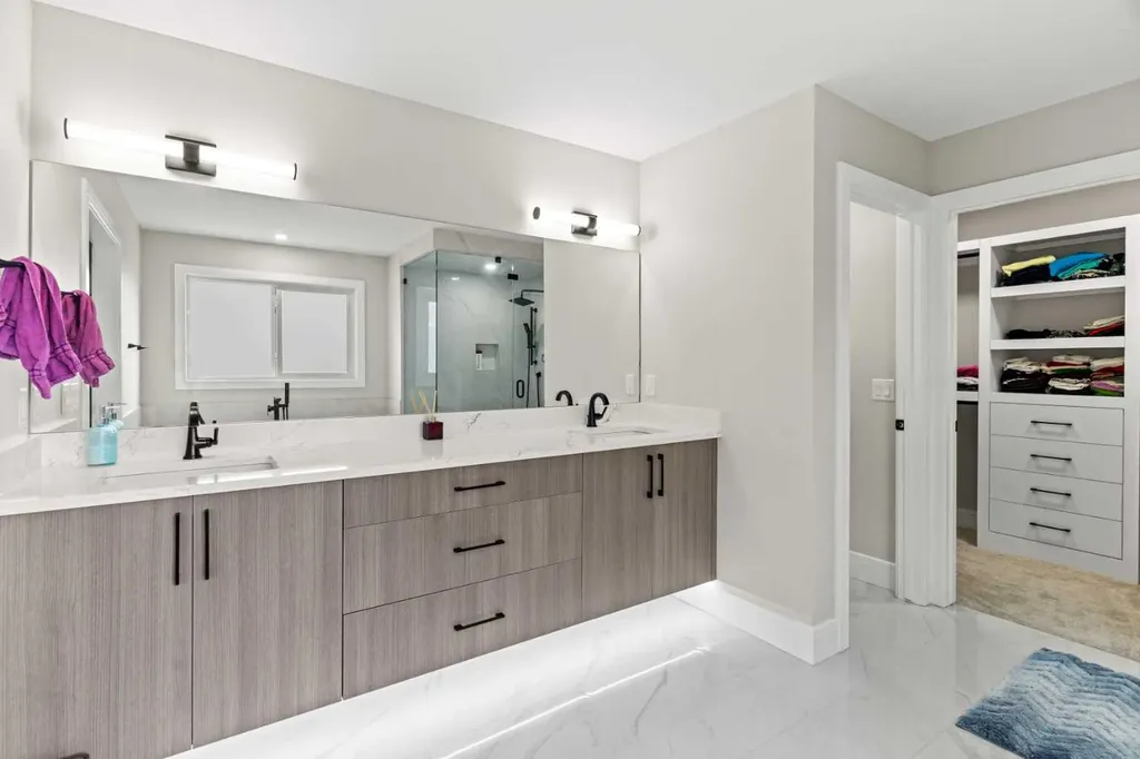 34 South Shore Bay Chestermere AB T1X 2S1