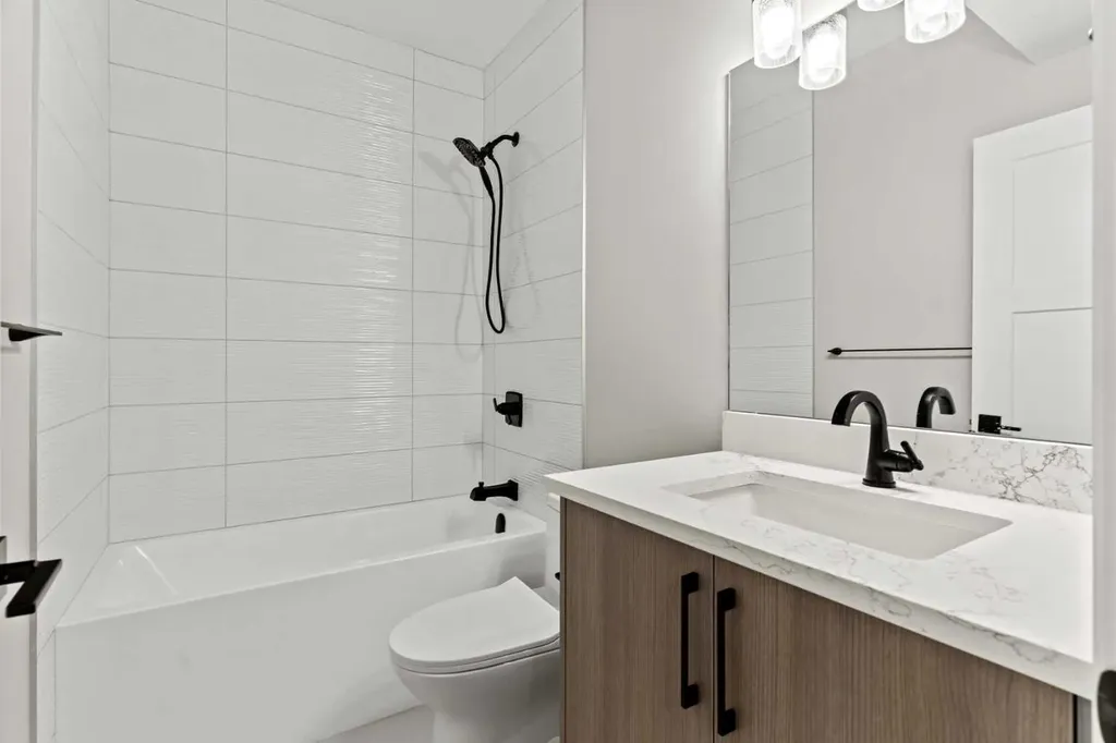 34 South Shore Bay Chestermere AB T1X 2S1