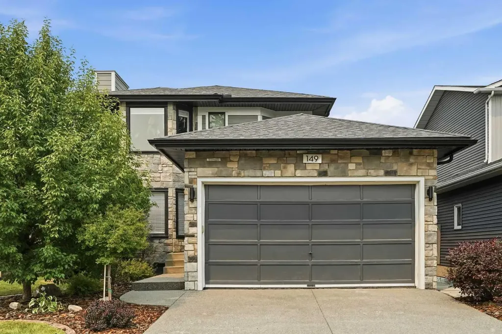 149 Riverglen Close SE Calgary AB T2C3W3