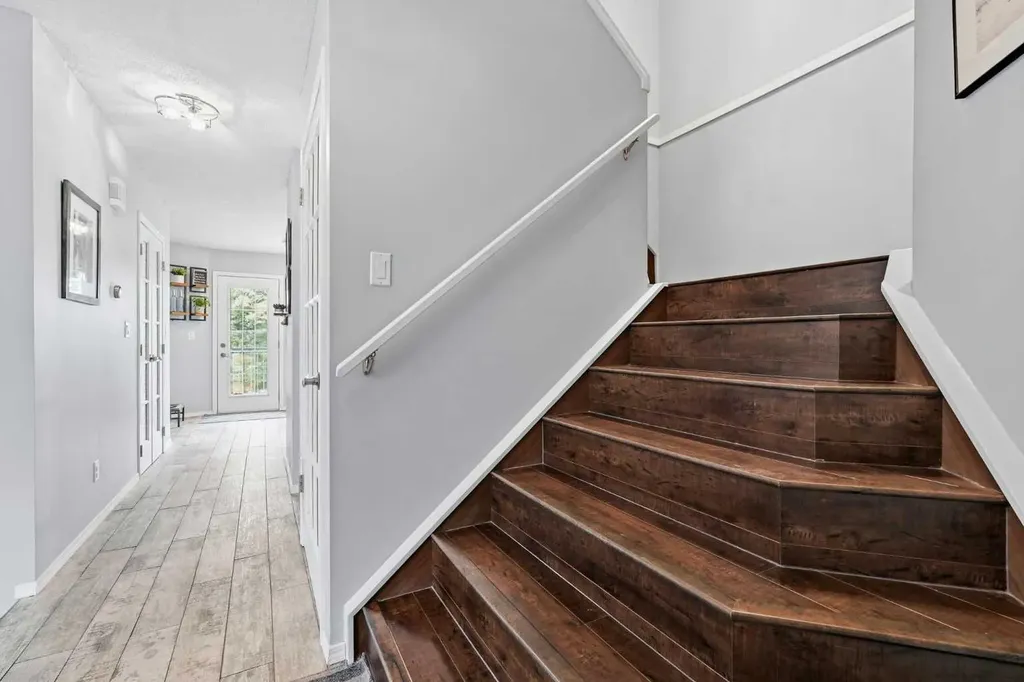 149 Riverglen Close SE Calgary AB T2C3W3